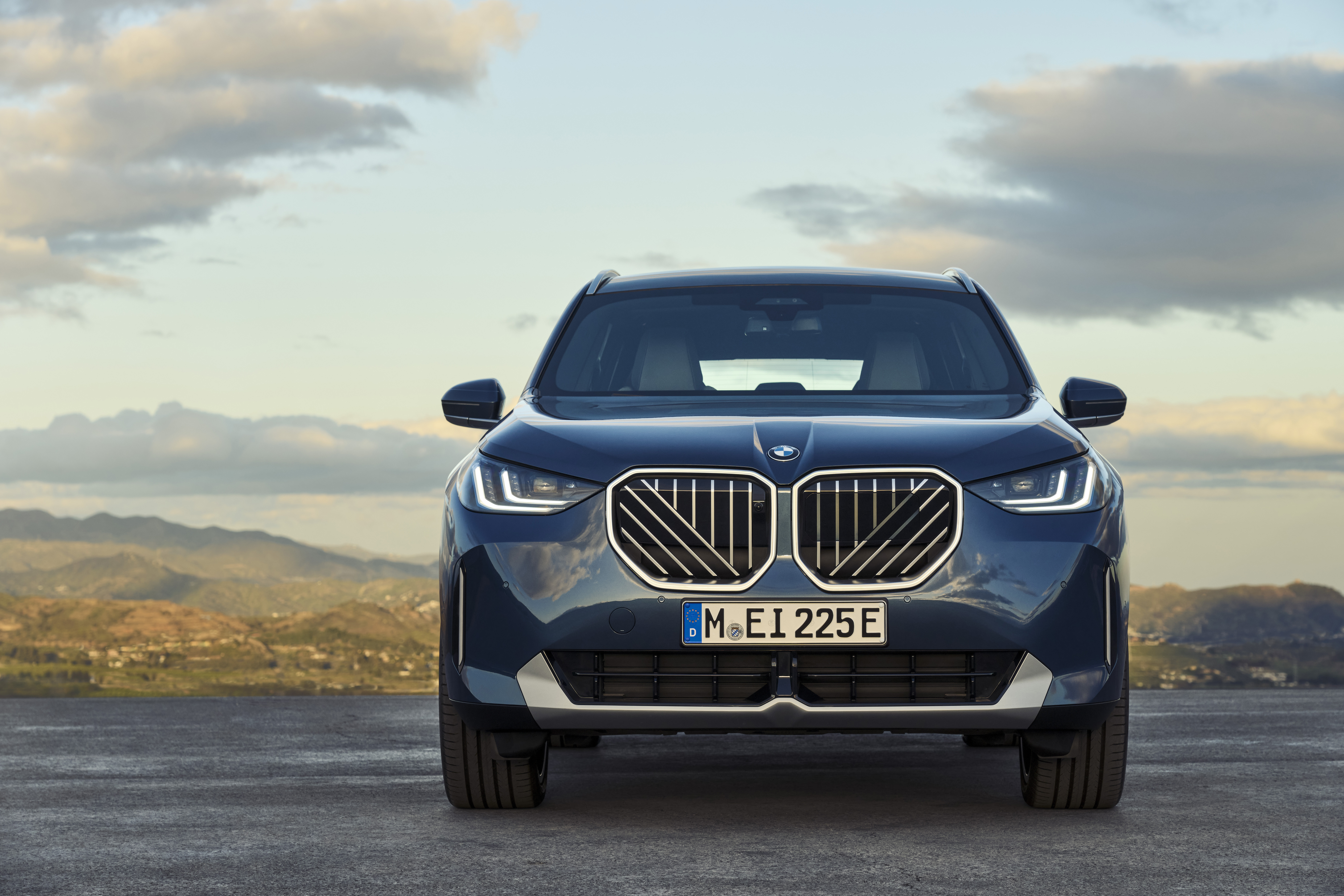 Nová genreace BMW X3 BMW  | nový model | novinka k objednání do výroby | od českého autorizovaného prodejce | online autosalon | autoibuy.com